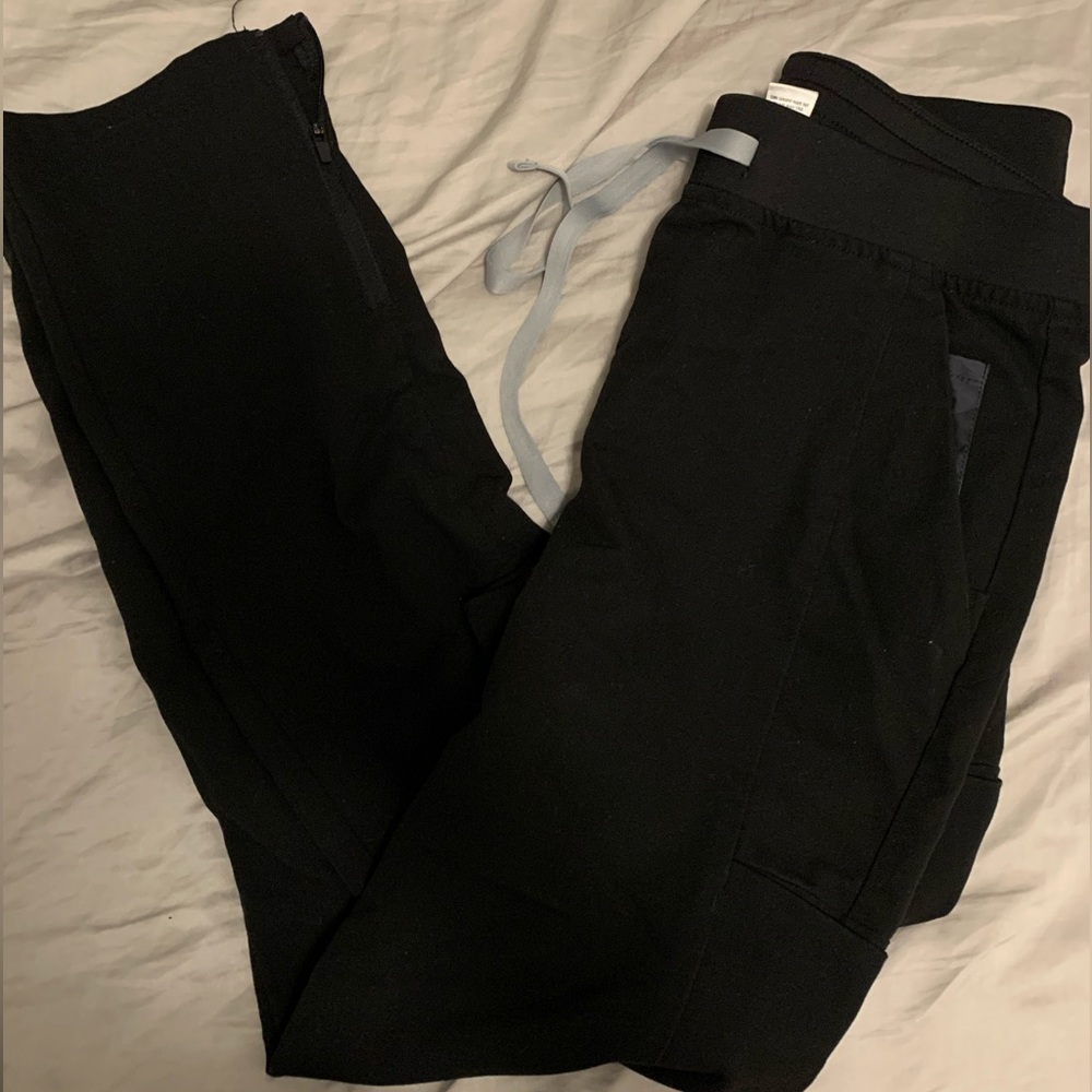 Figs Alwar black scrub bottoms